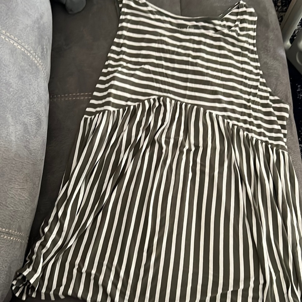 Ingrid & Isabel maternity olive green and white stripes sleeveless shirt. SizeXL